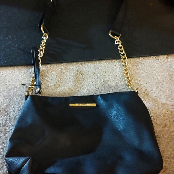 A shoulder bag - Picture 1 of 3